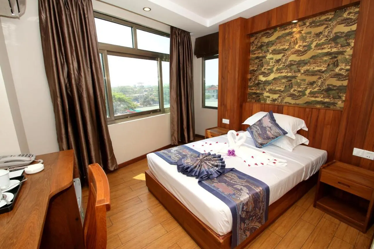 Gemsy Hotel Yangon 3*,