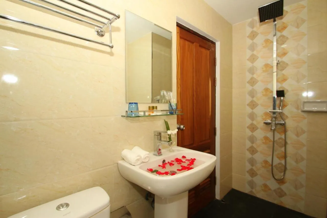 Gemsy Hotel Yangon 3*,